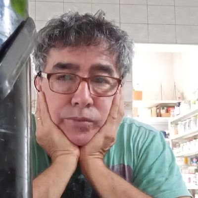 Vovô setentão💪, aposentado, trabalhando e motocando🛵.