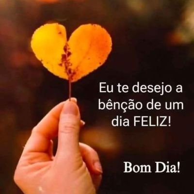 PaulaDias89032's profile picture. 