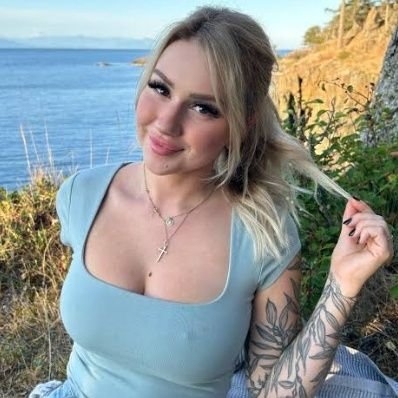 tiny_elena23019's profile picture. 