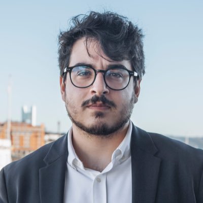 Libre. Produtor de @ouke_gal. CAV, MBA e Dereito. Consultor. Dou clase de oratoria, comunicación e debate en @cesugagalicia e efbs. Celtista. producion@ouke.gal