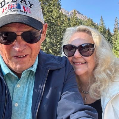 CPA, Hiker, Pianist. Author of the Blue Water Detective Agency Series.