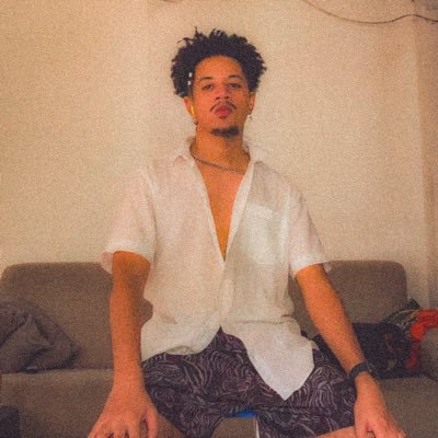 victorhugolofi's profile picture. produção musical e lifestyle 🌴 porto alegre, brasil 🇧🇷