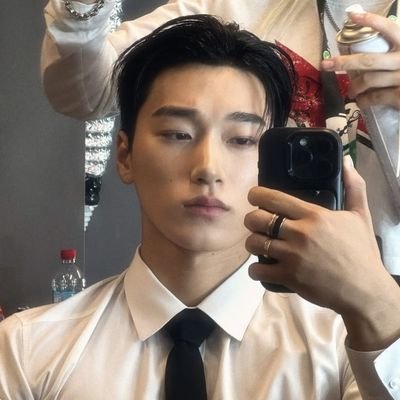 ㅤ﹙ 𝑘𝑎𝑓•𝑘𝑎𝑒́𝑒𝑛 ﹚stoic spirit like a drifting tide entwined in thought, ╱where silence pools and brine-kept secrets echo deep. 𓇼 thal⎯assa, corals & ink.
