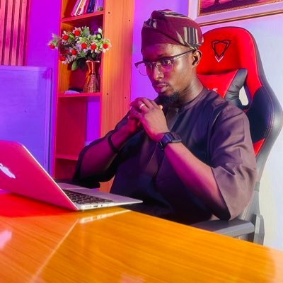 👨💻Youtube Income strategist 💲|Tech Marketing | AI ♥️ Co-founder: https://t.co/9tGpfDLunO (₦102M in 12mo)& Built https://t.co/45k1eevdUU(3K+ students | #Resul