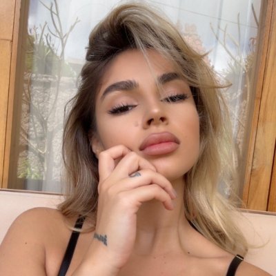 BlakeBiggers_US's profile picture. chloe 🌸 more laughs, less stress. 19yo