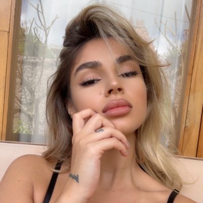 Patra42635405's profile picture. chloe 🌸 more laughs, less stress. 19yo