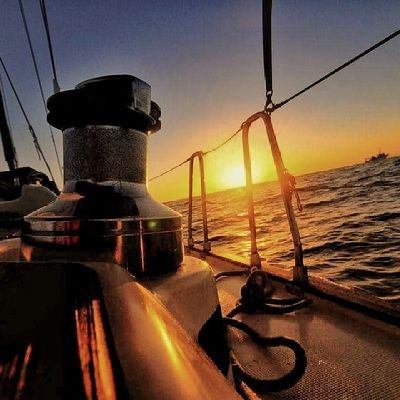 DVDGTRRZMRN's profile picture. No confundamos el tiempo del reloj con la experiencia del momento.