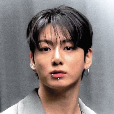 Jungkook my forever singer ♡ 🎵 https://t.co/7PkBcMacag SEVEN Golden https://t.co/zyWIeC9crK