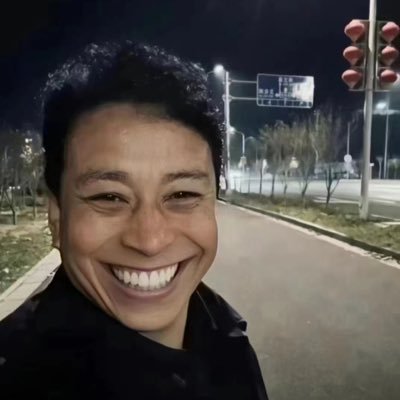 63aEiL6wF950862's profile picture. 看我就别想着泡我