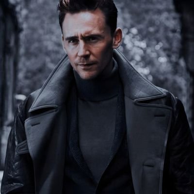 Fᴏʀᴍᴇʀ Bʀɪᴛɪsʜ sᴏʟᴅɪᴇʀ. Iʀᴀϙɪ Wᴀʀ Vᴇᴛ. Mᴇʀᴄᴇɴᴀʀʏ. Tʜᴇ Nɪɢʜᴛ Mᴀɴᴀɢᴇʀ. #NSFW Parody RP Only. 21+ ~ Not Tom Hiddleston ~