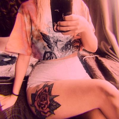 4’10”, 26 years old, just a needy sub looking to be someone’s toy 🥺💖 | more personal/spam account with face pics @moreofophelia |