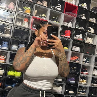 isabella_v666's profile picture. 🤎