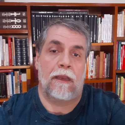 Periodista.
Círculo de Periodistas Deportivos.
Hincha de Tigre.
Música, Cine, Libros, Futbol.
Escribí 3 libros, fui extra en una peli y toqué la batería una vez