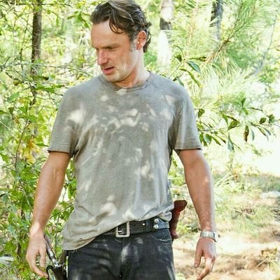 ezes880's profile picture. British actor. Former sheriff. Still surviving. Known to fight walkers & cry in barns. Love Actually happened.
Rick Grimes in The Walking Dead.
Family first.