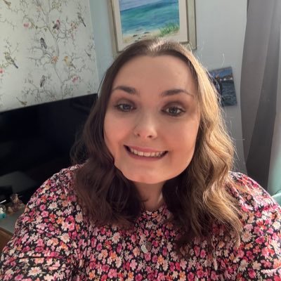Personal Assistant to The Director of Patient & Family Services @ardgowanhospice 💜 Master of Primary Education (MEduc - 2022) Science lover 🧬🎸