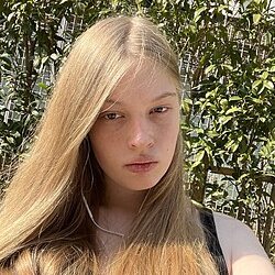 29 | New Jersey 🌆
Just a girl. 🤷♀️
Professional snack eater & overthinker.
Probably caffeinated. 🧋Thrifter 🛍, Bookworm 📚, Gym rat 🏋️♀️, Vinyl collector