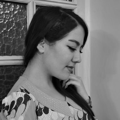 دخترکوچولویی که عاشق تصویرسازیه👩🏻🎨
عاشق تدی و شکلات و روزای بارونی🐻🍫🌧️