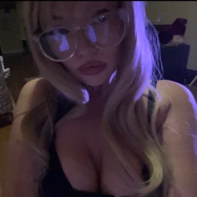 cuddlygff's profile picture. i wear wigs, cosplay, and play animal crossing 💖