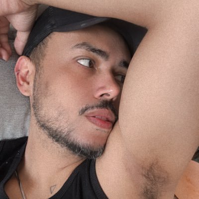 obambanban's profile picture. Filho de branco e de preto