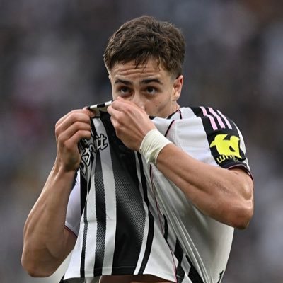 🦢🌹//🇹🇷❤️🩹// se mi vedete disperata è colpa della juventus