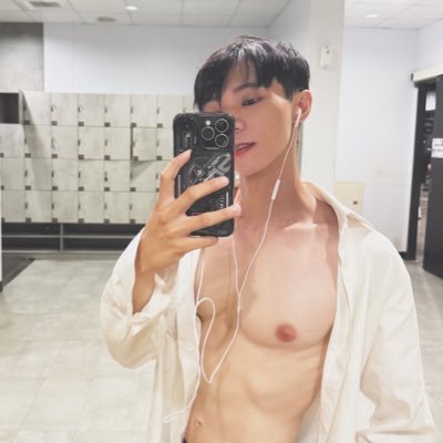 🈲內含18+內容,未成年請離開,立刻馬上關掉🚫暫時沒開私訊。可以密我IG : tony84590☺️給你們看看我兩副不同的面孔😈