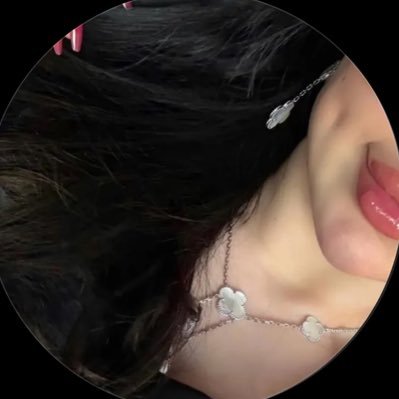 ممتنه لكل أولئك الذين عرفوني منعزله !! ولكنهم من أجل حقيقتي ...طرقوا بابي .. 🤍