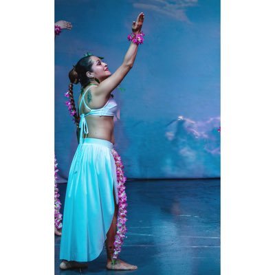 Danzas Polinesias 🌺 #teamtevahi, Chivas 🐐❤️, Bayern München, libros. 'Es lo inesperado lo que te cambia la vida'. 💚💜 La docente más top