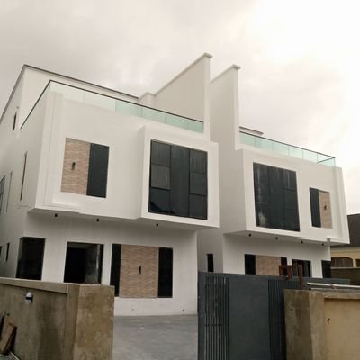House painting.(interior/exterior)
House and industrial cleaning.
Board screeding.
Wall screeding.
Dm for business
khayventures2021@gmail.
+2349034842316
