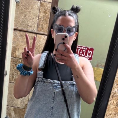 soph_goldenberg's profile picture. 