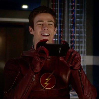 idk how to do bios but I’m gay for Kara Danvers and Lena Luthor / And they’re gay for eachother and I write abt it / superflash era