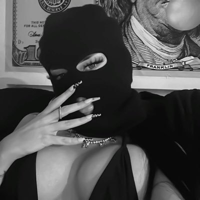 R_eemm6's profile picture. #ديرتيه_للنخاعع 😈
من لحظة دخولك ل حسابي انت خاضع لي وإجمالي وانا الصح وانت الغلط , ورأيك مكانه خ ر ق ك.💅
