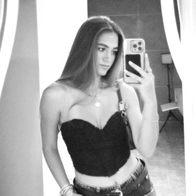 SayyehNeshin's profile picture. شمشیر آغشته به عسل.
(بیخیال دایرکت شوید.)