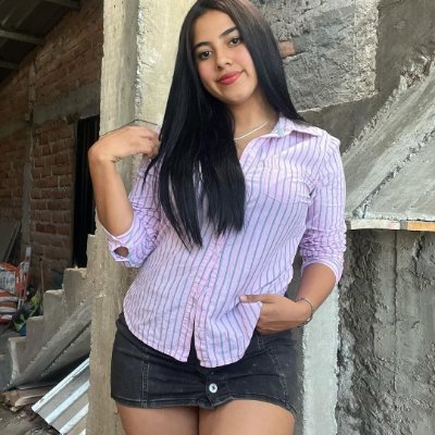 izmirde ailemle yaşıyorum, 26 yaşımdayım, ilk defa twitter hesabı açtım, şimdiden herkese merhabalar....