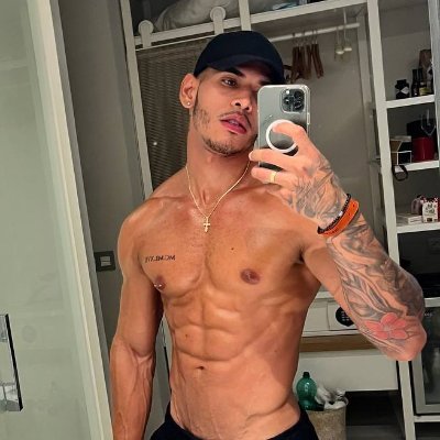 LisaMoonbay's profile picture. Your favorite constructor/builder😁