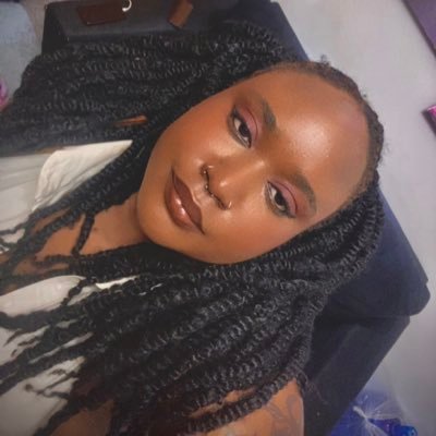 Beloved, Jindu’s Girlie o / Nwanyị Ngwa / Work: @thenorthstarlib, @yangabookclub, @Luminarylines_M, @Musecoveng / Academic(MSc in Public Policy & MBA Candidate)