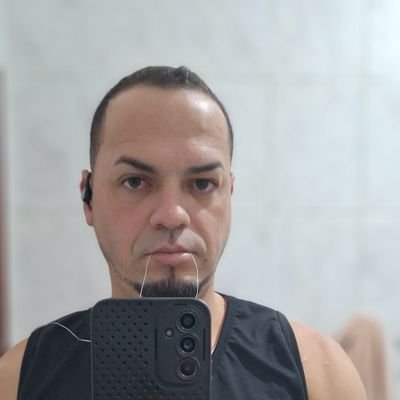 Existe uma realidade, que é a verdade desta. Existe um amor que o mundo ainda nao conhece, pq ainda o melhor homem que existe nao conhece Jesus.
existe um Pai!