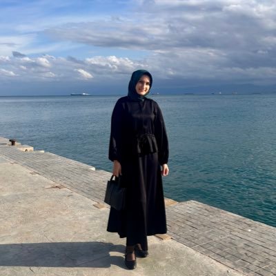 Dalgalandığın yerde ne korku, ne keder...  
Gölgende bana da, bana da yer ver!🇹🇷