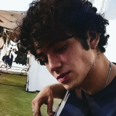 scrittura, gatti e simuel🖤 (papà brunori)
feminist ♀️/ 25, she/her 🏳️🌈