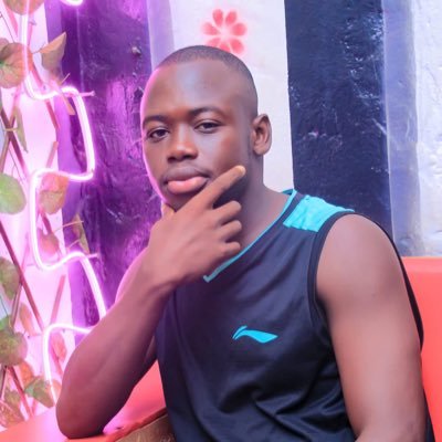 tchenomarket's profile picture. business man