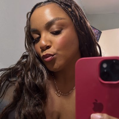 rosamrns's profile picture. 📚💅🏾🍷🫶🏾