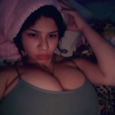 ilovelatinaslut's profile picture. discord @ latinaslovebbc.