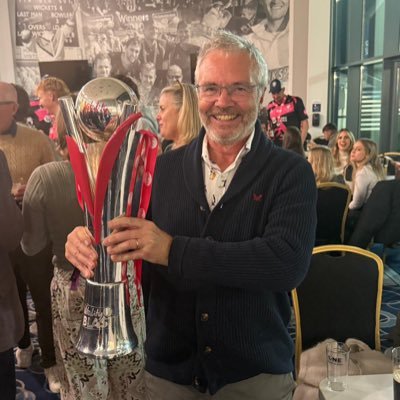Sir Peter was CEO & will forever be Junkyard Golf champion at @NSPCC. Now Chair of @5RightsFound and the President of @SomersetCCC