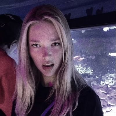 aesttheticyou's profile picture. what a wicked game to play   ~🥀♟️