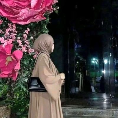 BaniZiena89804's profile picture. مثلها مثل ذاك القمر ماله ثنين
لا حل زولها زادت الدنيا حلى 🌕✨