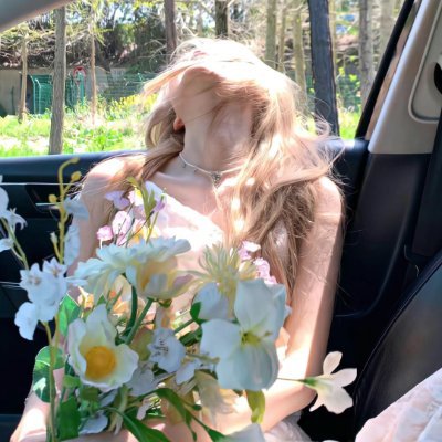 LBrielle80381's profile picture. 我的脑子有自己的想法，经常跟我的嘴吵架，导致我说话颠三倒四。互fo互赞💯