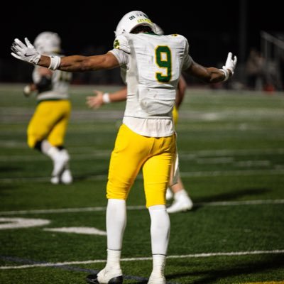 Class of 2027| 6’3 197lbs WR @CelticsFootball 🏈HC: @Tyler_Plantz |3.2GPA | 📧: chowardstubbs@gmail.com | Cellphone: 708-635-6453|