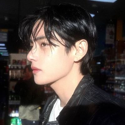 30yrs 👩 Arab fan for #BTS #V is my life 💜💜 #TAEHYUNG_Stan 🐯🐻😚🍞
#free_palestine 🇵🇸
If Taehyung has only one fan then that is me✌️