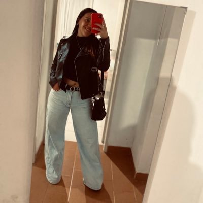 AbriOrtiz1's profile picture. why are you so obsessed with me ?