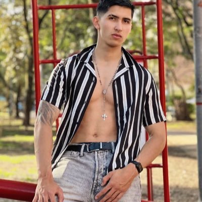 Si te SUSCRIBES en mi página azul te daré un Regalo 🎁 EXCLUSIVO DE BIENVENIDA 💙😈tengo Colaboraciones con👦👦👀💦🥵