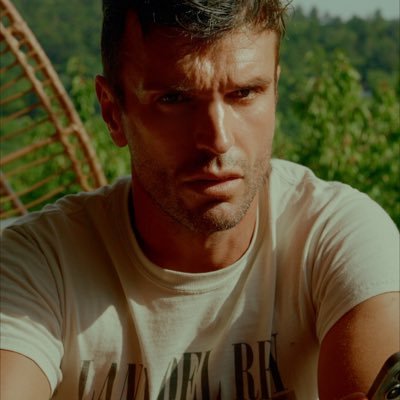 rny455's profile picture. Tan lines and intentions.